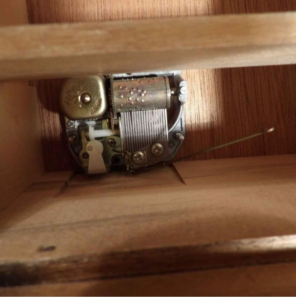 Vintage Jewelry Music Box with 3 drawers 7.5" - Picture 6 of 9